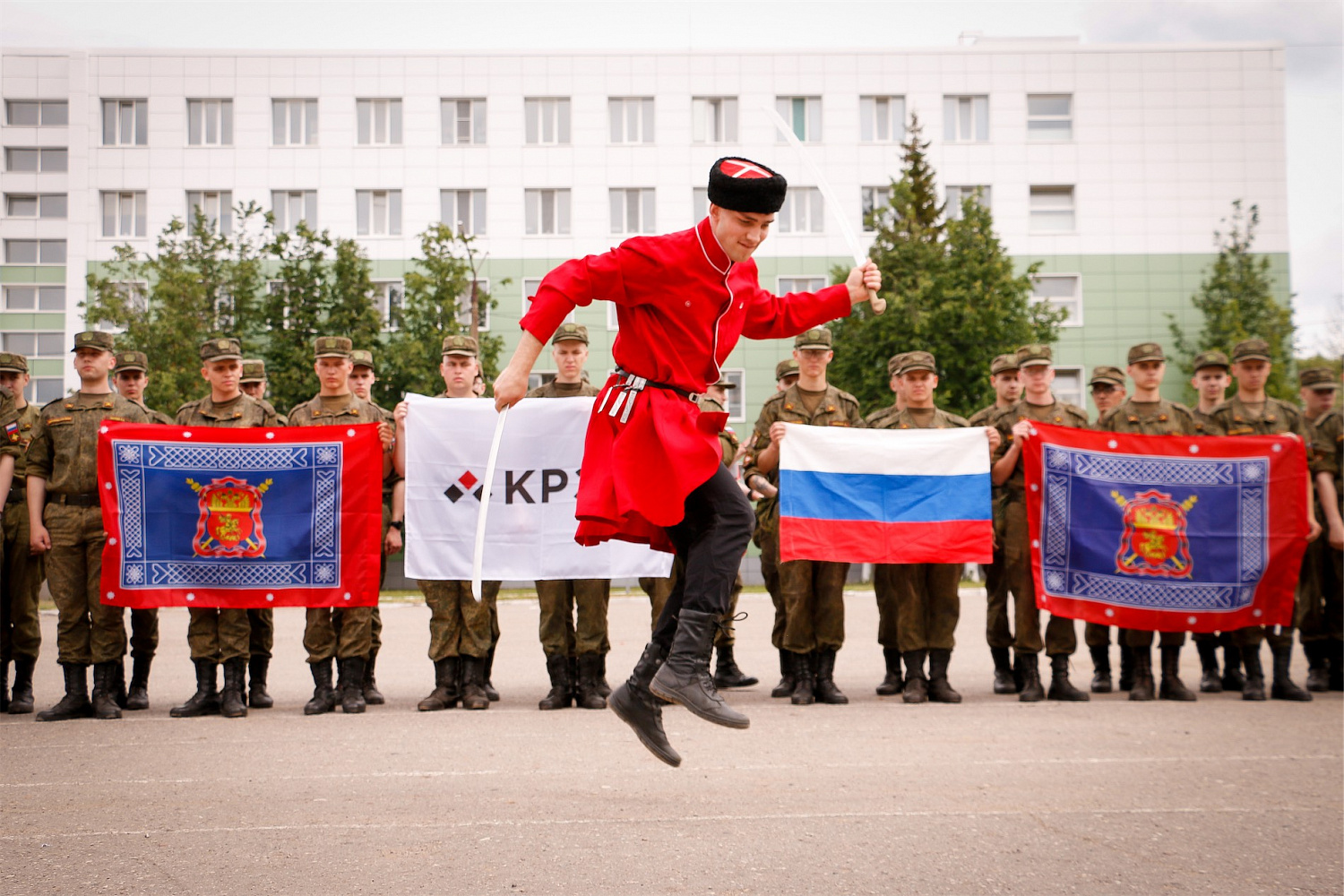 В День России военнослужащим-казакам вручили награды ВКО ЦКВ