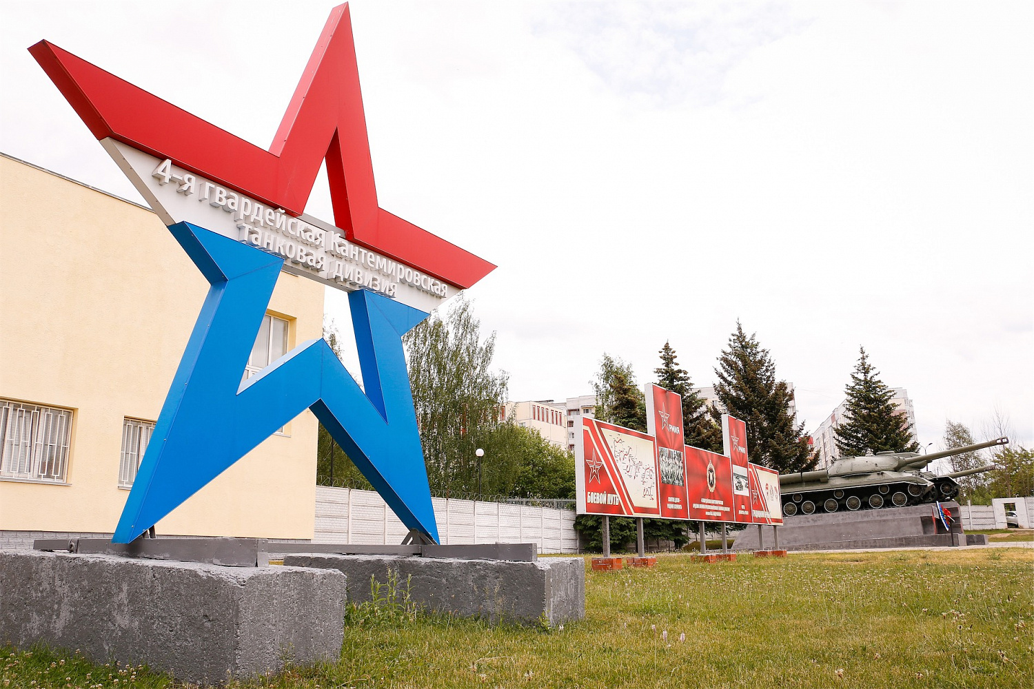 В День России военнослужащим-казакам вручили награды ВКО ЦКВ