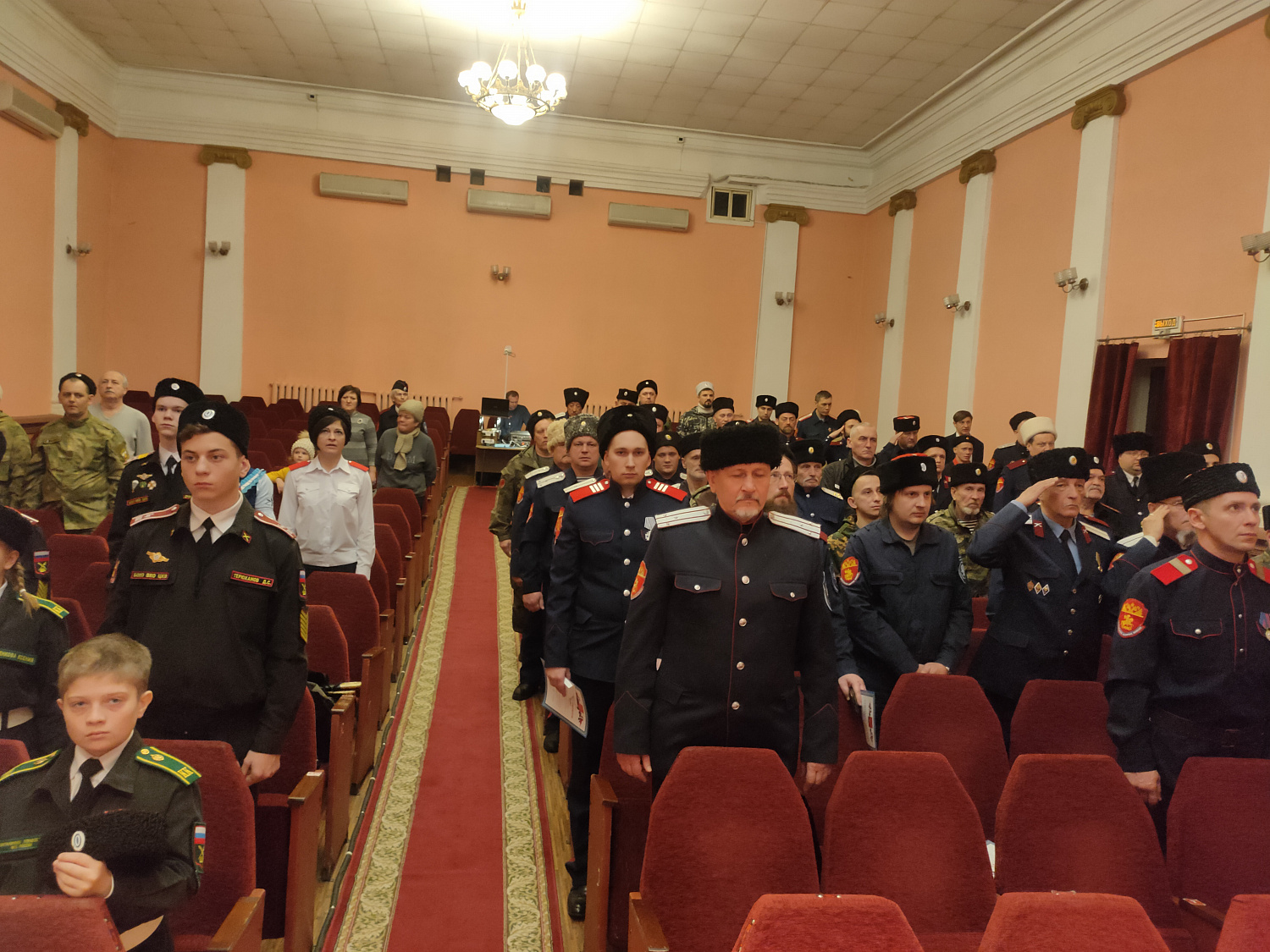 Сообразуясь с продиктованным  временем задачами